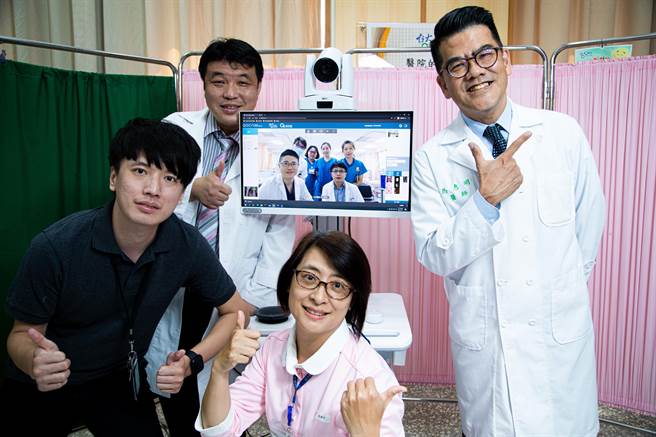 「双星计画」是臺大云林分院2018年起推动远距医疗，与成大医院斗六分院联手跨越医院藩篱，以跨院排班模式共享急重症的医疗人力，2家医院的急诊病患透过联合值班与远距医疗，夜间、假日也有专科会诊，减少病人跨县市转诊就医。（臺大云林分院提供）