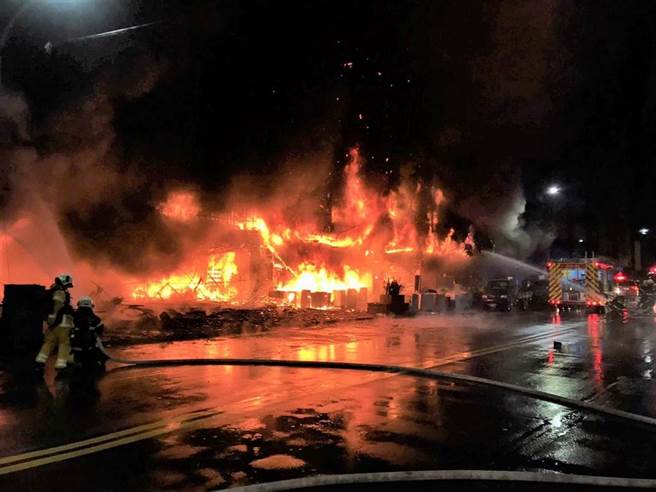 高雄「城中城大楼」失火酿46人死亡、41人受伤，不排除人为纵火，其中大楼住户集中在7至11楼，多为老弱伤残与弱势人士。（民眾提供）