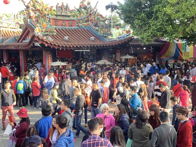 竹山鎮紫南宮香火鼎盛，鎮民雨露均霑。（廖志晃攝）