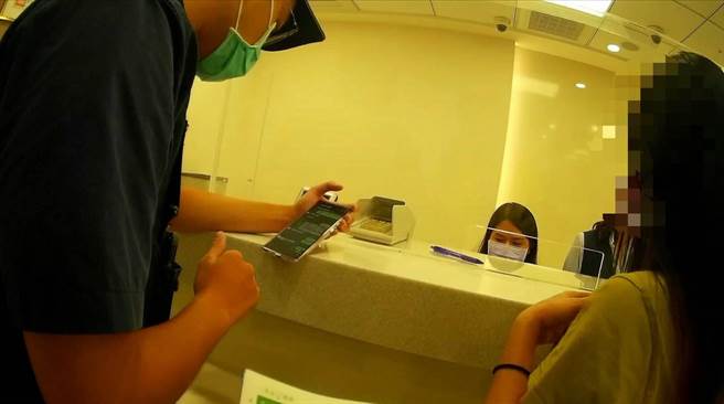 周姓女子在LINE平台上认识名为「入资专员」的帐号昵称，怂恿她投资虚拟货币稳赚不赔，差点遭骗29万元。（桃园市八德警分局提供／陈梦茹桃园传真）