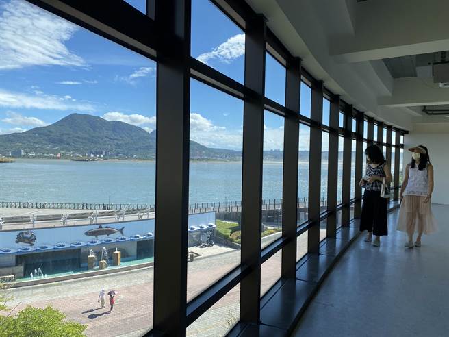 新北市淡水古蹟博物館首次推出VIP輕旅團，下午走訪百年古蹟，晚上包下整個展場欣賞百萬煙火，獨家推出的行程限量免費報名。（淡水古蹟博物館提供）