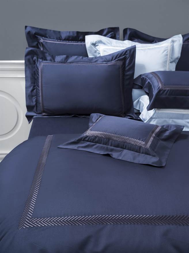 Wedgwood极光埃及棉四件式双人床组，原价1万9800元，凭券五折价9900元。（特力集团提供）