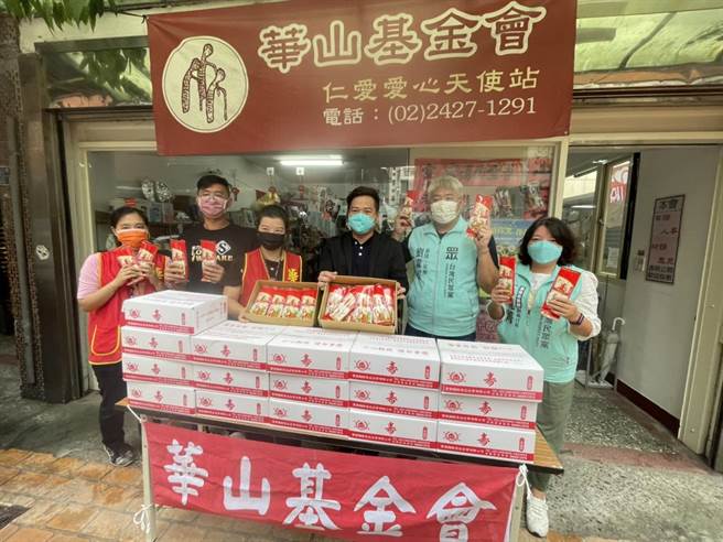 2022基隆市長選戰藍綠白爭霸，對於國民黨前立委謝國樑鬆口參選，民眾黨立委邱臣遠（中）14日暗酸，現在政治氛圍漸漸撇除二代及家族政治。（立委邱臣遠辦公室提供／張穎齊基隆傳真）