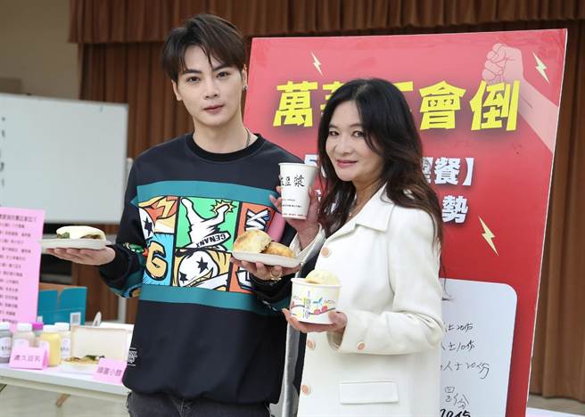 古曜威從小都住在萬華，起初一聽到是要替萬華發聲的公益活動，馬上一口答應參與募捐。（陳俊吉攝）