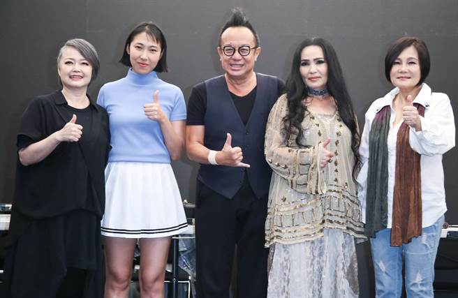 金智娟（左起）、王若琳、黄大炜、潘越云、官灵芝今为演唱会总彩。（陈俊吉摄）