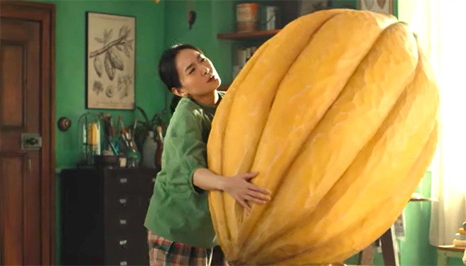 新垣結衣拍攝巧克力廣告。（取自YouTube）