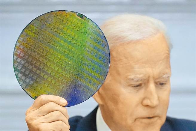 拜登政府要解決晶片荒用錯方法。(圖/美聯社)