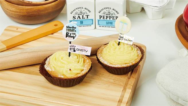 Epson標籤機除了能夠為學童印名字標籤、收納罐分類以外，還能為為禮物、蛋糕做裝飾點綴。（Epson提供）