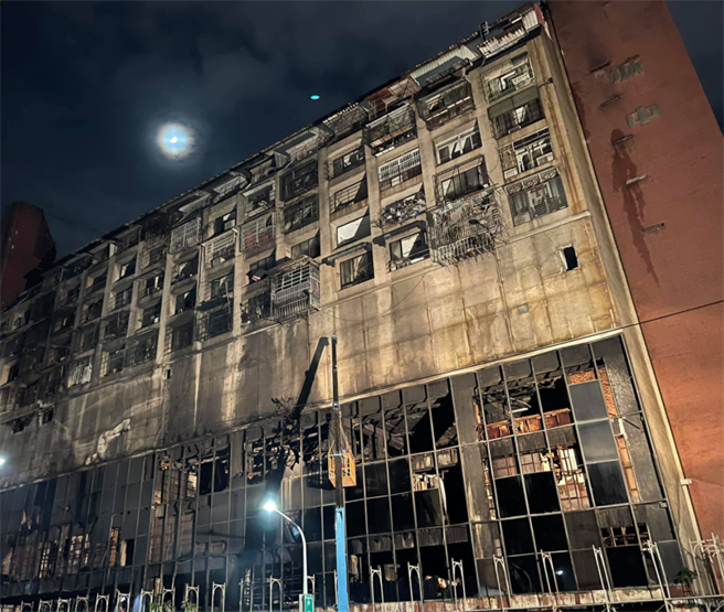 据悉当时有1对情侣在该处喝酒厮混，女方当时有点燃蚊香、香灰，而当晚2人还发生口角，是否后续为蓄意纵火或香灰余烬意外酿灾，目前检方未证实。（林小彦提供）