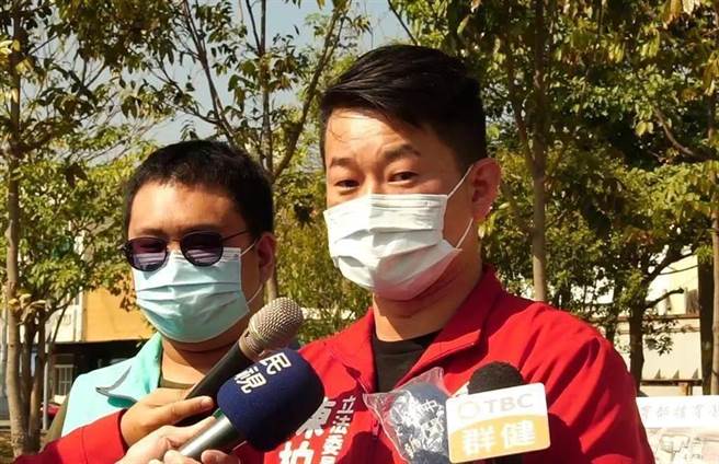 台灣基進立委陳柏惟（右）。（圖為中時資料照）