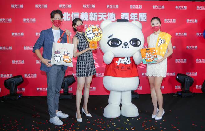 新光三越台北信义新天地与与百万粉丝贴图王人气王爽爽猫合作7款卡友礼、6款集点送。（吴松翰摄）