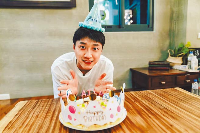 江宏杰昨替女儿欢庆4岁生日。（摘自脸书）