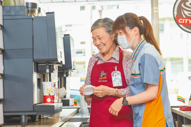 「7-ELEVEN几点了咖啡馆」推行「生活即復健」，呼应SDG 3促进健康与福祉。（7-11提供）