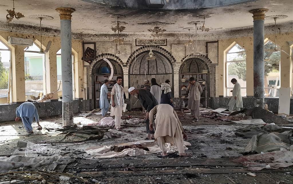 阿富汗什叶派清真寺又遭攻击。图为8日遭攻击的什叶派清真寺。（图／美联社）(photo:ChinaTimes)