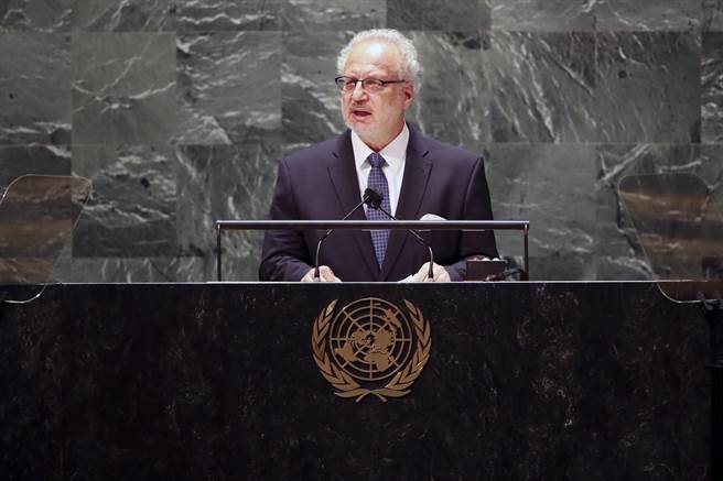 拉脫維亞總統的幕僚長今天表示，總統李維茲（Egils Levits）完整接種COVID-19（2019冠狀病毒疾病）疫苗後仍然染疫。(圖/美聯社)