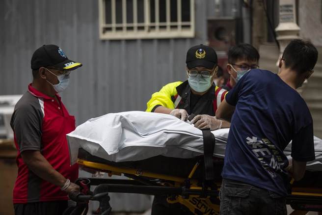 城中城46死大火成为高雄歷年来死伤最惨烈火警意外，但该栋大楼「消防安检只能到2楼」关键因素曝光。(袁庭尧摄)