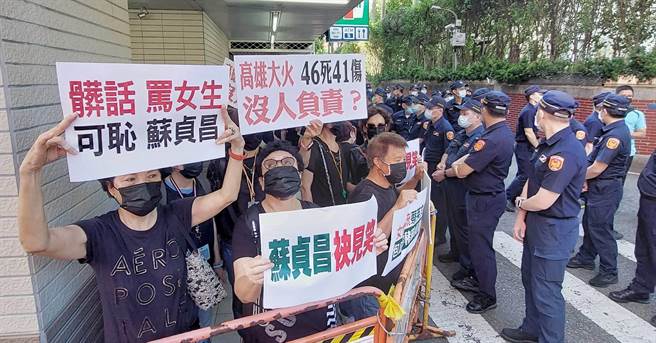 行政院长苏贞昌15日至立法院进行施政总质询，但国民党因不满苏揆日前公开批评国民党立委郑丽文「袂见笑」，号召妇女团体前往立法院外抗议，立法院一早重重警力戒备。（赵双杰摄）