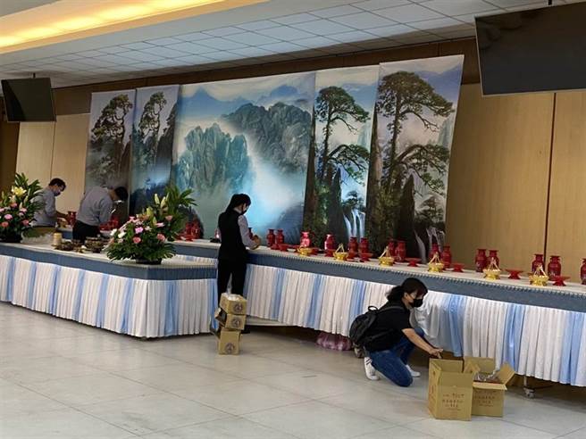 城中城大火46死，目前仍有21具遺體尚未完成指認，其中1具「碳化」難辨識。(石秀華攝)