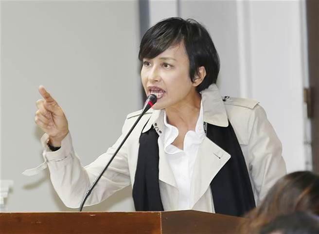 高雄发生城中城大火，民进党立委邱议莹此时脸书发文挺基进党立委陈柏惟，引发争议后，邱议莹删文道歉。（图为中时资料照）