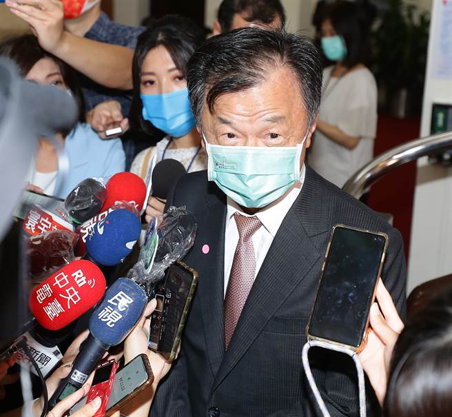 针对中共军机扰台一事，引发国际社会关注，陆委会主委邱太三15日赴立法院备询前受访表示，很多专家都认为这已经达到「准战争状态」规模布局，他强调没有人希望战争。（季志翔摄）