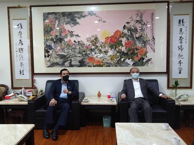 前总统马英九今天专程南下高雄路竹拜会立法院前院长王金平，外界解读是「马王破冰」聚会。（林雅惠摄）