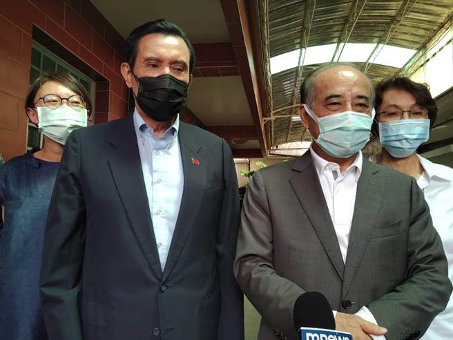 前总统马英九今天专程南下高雄路竹拜会立法院前院长王金平，外界解读是「马王破冰」聚会。（林雅惠摄）