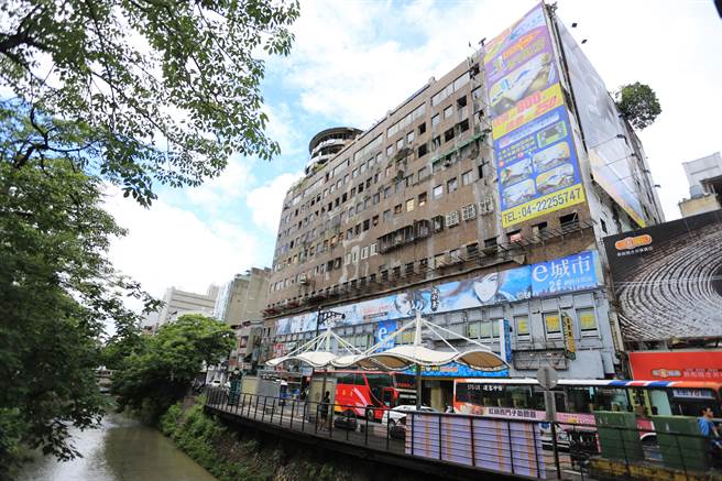 消防局初步清查台中市類似複合式大樓共計30處，屋齡達30年以上者有10處，樓層為10層以下建築物6處，11層以上13處，16層以上11處。（台中市政府提供／陳世宗台中傳真）