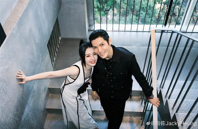 郭碧婷和向佐疑似报喜怀二胎。（图／翻摄自向佐JackyHeung微博）
