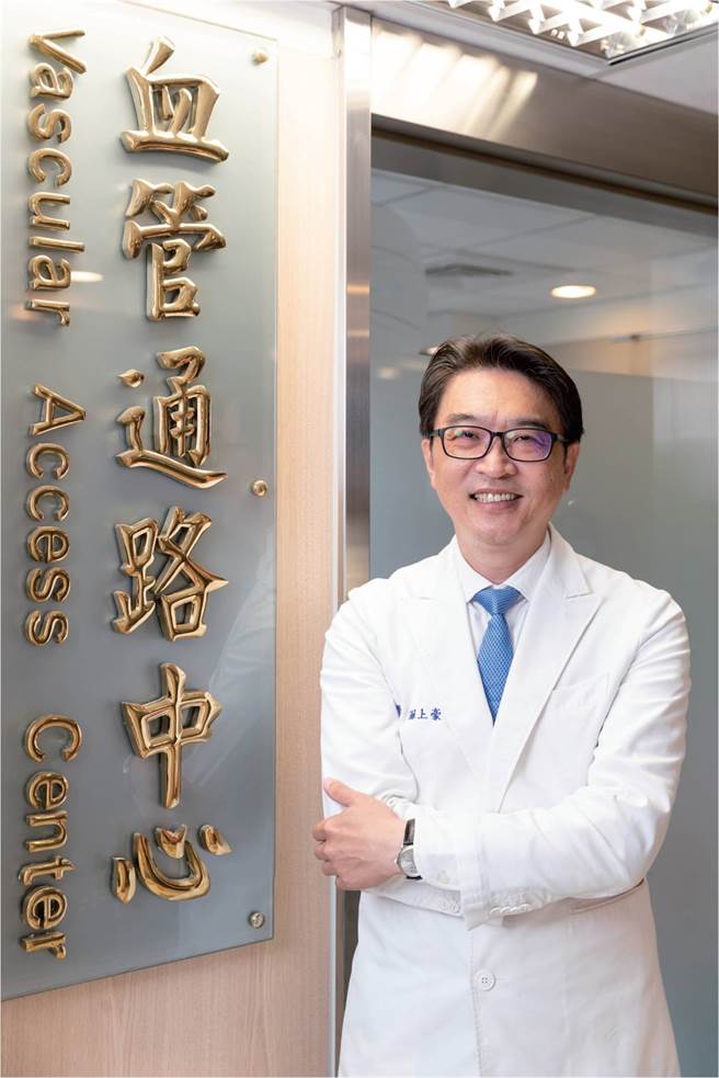 拥有外科医师与科普畅销作家斜杠身分的苏上豪。(照片由苏上豪提供)