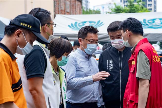 民进党立委赵天麟（右三）。（曹明正摄）