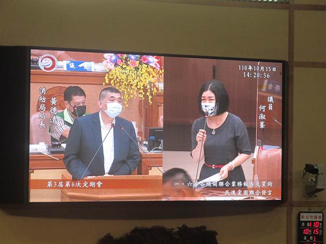 新北市議員何淑峯在議會質詢新北逾30年的住商大樓有7棟，新北市消防局長黃德清回應，昨起已進行公安稽查，會在一周內完成相關安檢。（陳慰慈攝）