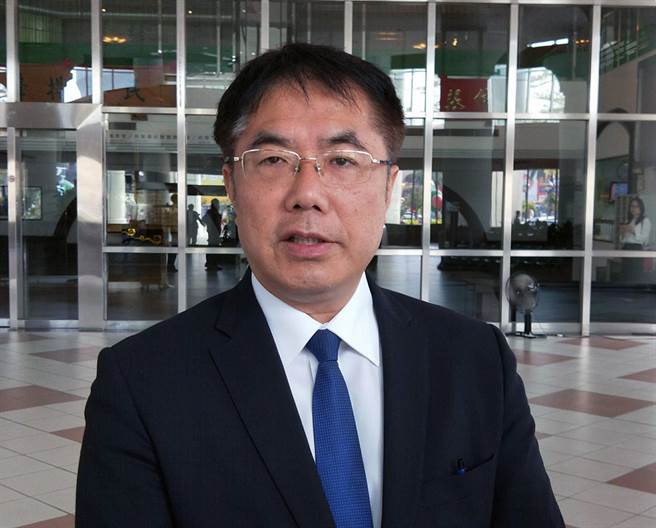 高雄市城中城大火奪走46條人命，震驚各界，台南市長黃偉哲宣布將捐出1個月所得。（本報資料照片）