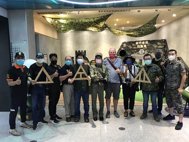 2021金门老兵召集令活动起跑，老兵揪团重返英雄岛。（金门县府观光处提供）