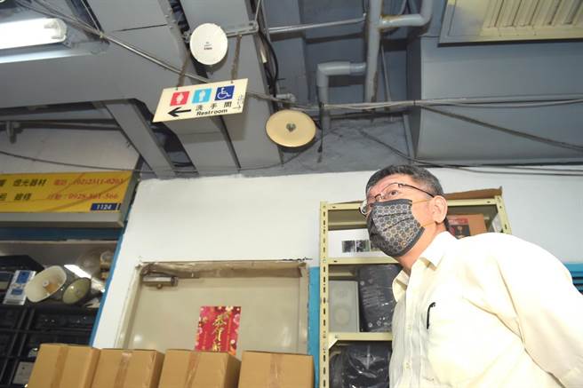 柯文哲今前往西寧国宅视察。（北市府提供／杨亚璇台北传真）