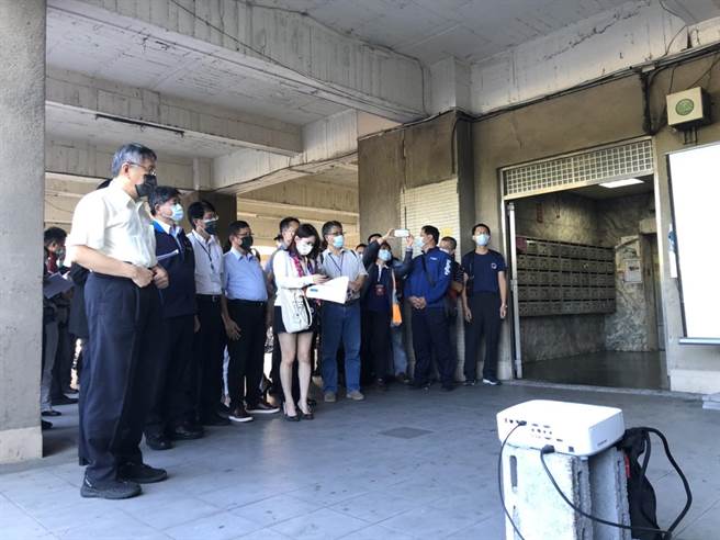 柯文哲今视察西寧国宅，回答媒体提问。（杨亚璇摄）