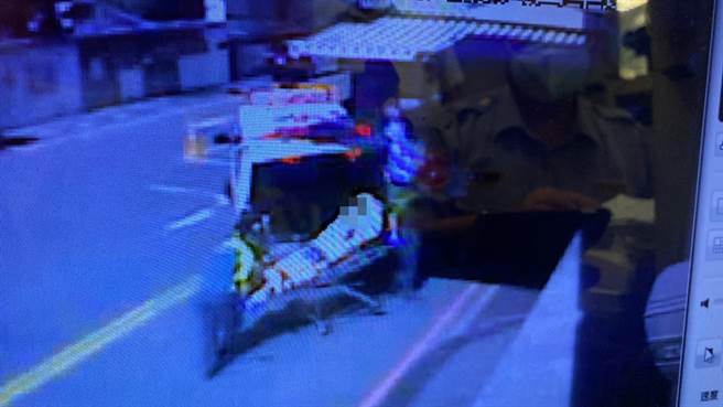 就读基隆某国小的9岁男童今日不慎被笔芯插进眼。（翻摄照片）