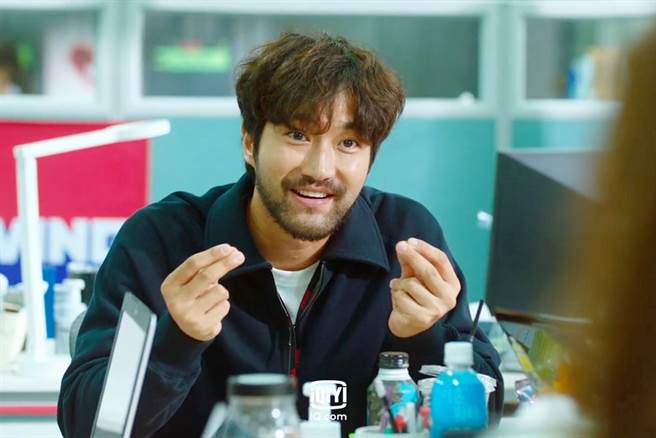 崔始源飾演綜藝節目PD姜北九。（圖／愛奇藝國際站提供）