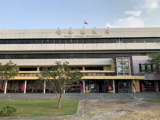 云林县政府针对斗南镇农会争议，抨击农委会主委陈吉仲傲慢且无法治精神。（张朝欣摄）