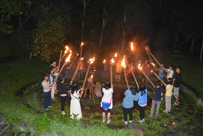 茶山部落「天神取火」游程体验是源自邹族神话故事。（嘉义县政府提供）