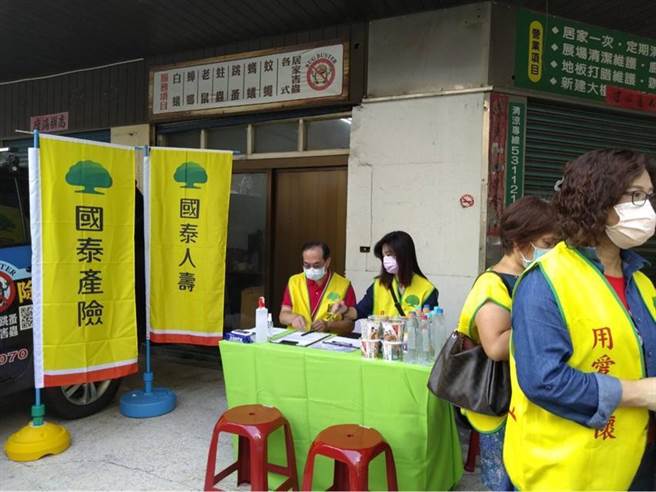 寿险公司已派员前往高雄城中城或周边医院，协助与慰问保户。（图／国泰人寿提供）
