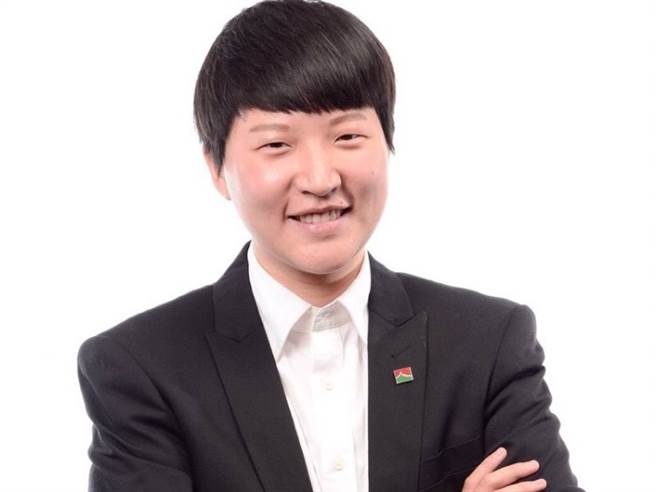 信义房屋喻之瑶自言自语练口才 让亲友很骄傲。(图/信义房屋提供)