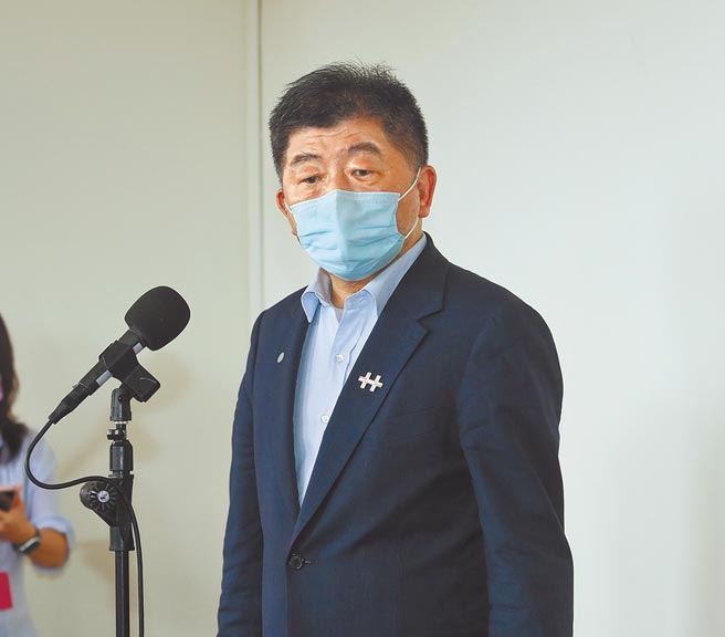 卫福部长陈时中14日被问及与美国默克药厂新冠口服药莫纳皮拉韦（molnupiravir）洽谈进度，他表示已经快要签约了。（刘宗龙摄）
