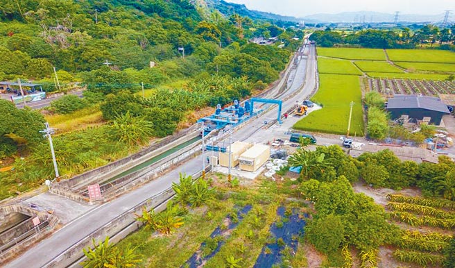 彰化县最古老的八堡圳再创新歷史，源源流水除了灌溉，水利署中区水资局为了能源多元利用，进行标租，计画打造6座水力发电厂，已经完成4座。（水利署中区水资局提供／吴敏菁彰化传真）