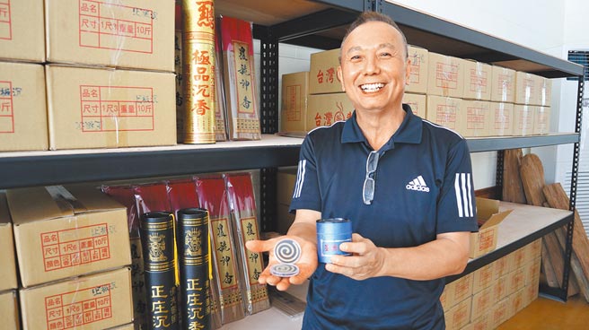 在香業打滾20年的沉香木批發商張光啟。（張毓翎攝）