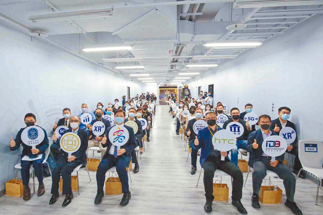 高雄亚湾首座5G XR O-RAN实验场14日启用，未来此5G专网研发平台也将免费提供企业与园区内厂商共同合作申请研发或测试运用。（经济部加工出口区管理处提供／柯宗纬高雄传真）