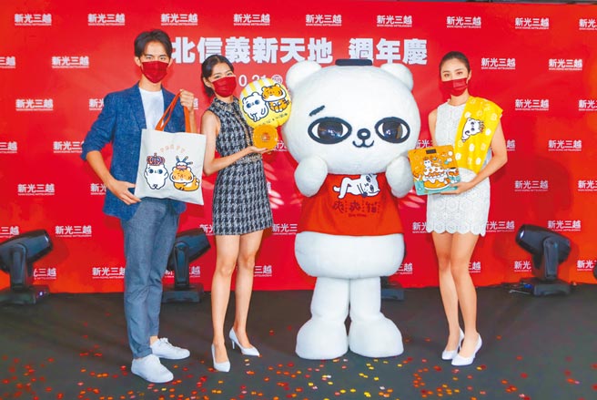 新光三越台北信义新天地与百万粉丝贴图人气王爽爽猫合作7款卡友礼、6款集点送。（吴松翰摄）