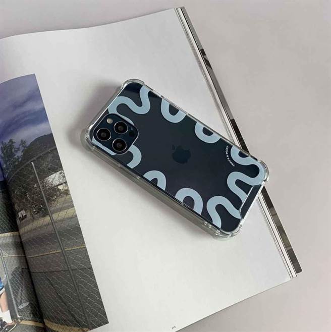 Thast’s a point curly手機殼，1萬8000元韓幣，約台幣425元。（翻攝自Thast’s a point 官方IG）