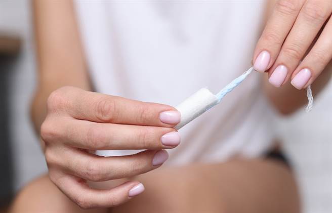澳洲一名女子每逢生理期來都要用上雙份的衛生棉條，讓她一直懷疑這樣是否正常。（示意圖／達志影像）