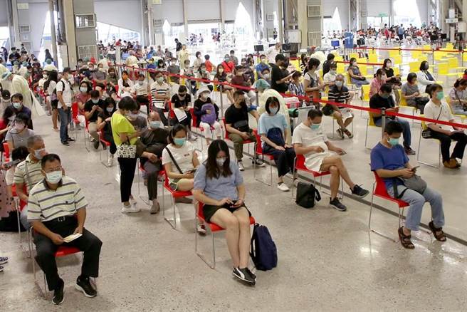 民眾接種疫苗。（趙雙傑攝）
