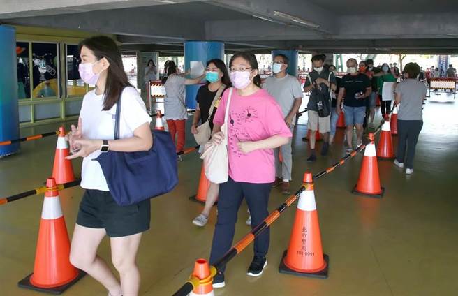 民眾接種疫苗。（趙雙傑攝）
